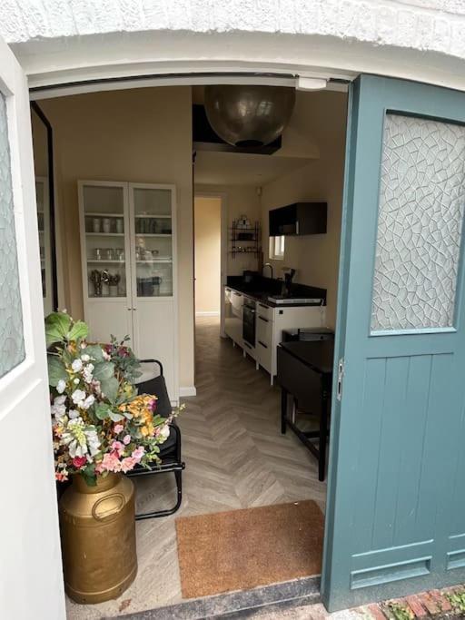 Renovated & Private Tinyhouse Den Haag Short Stay Appartment Exterior photo